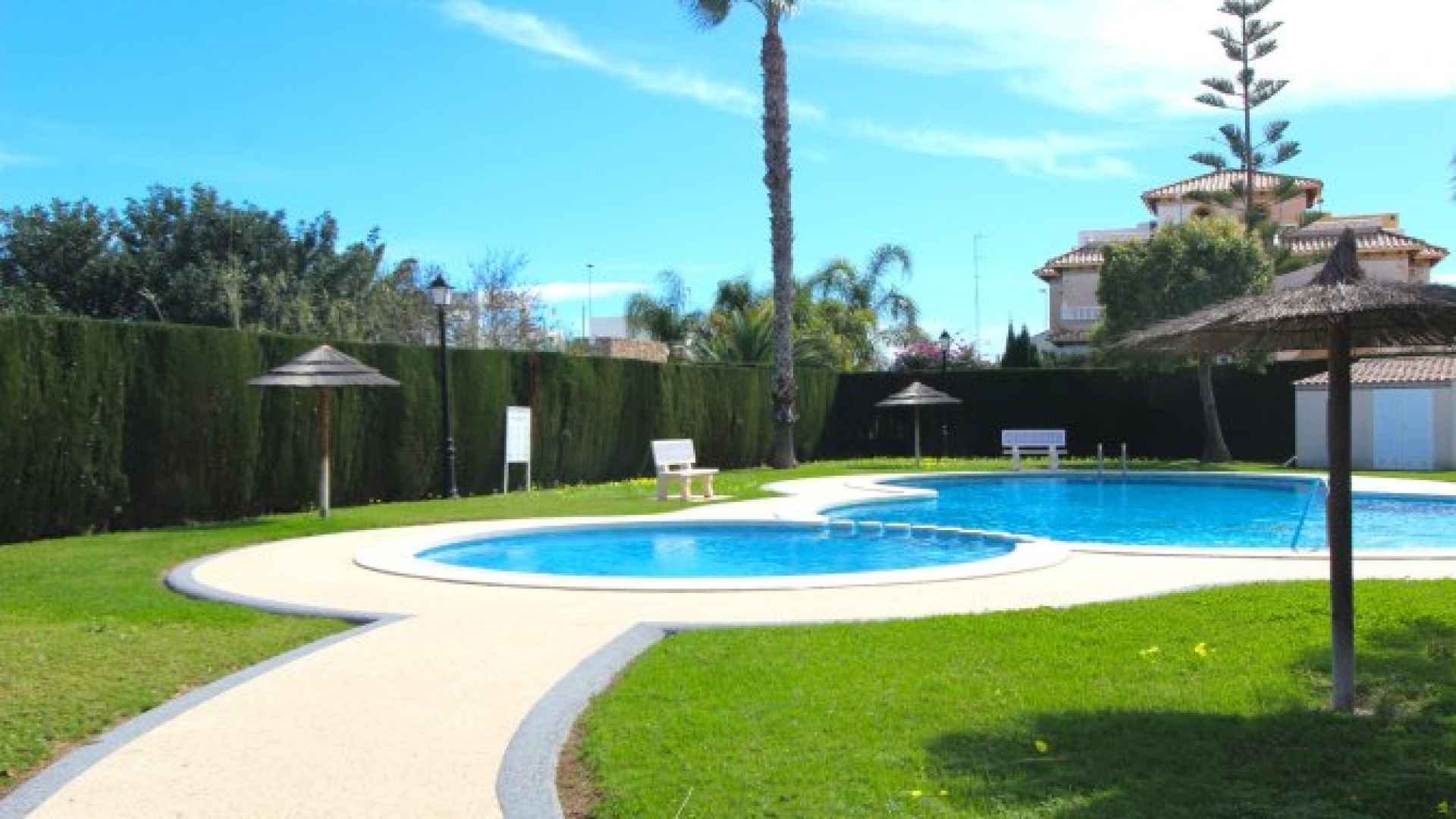 medium_5040_quad_villa_lomas_de_cabo_roig_110325115833_img_2310