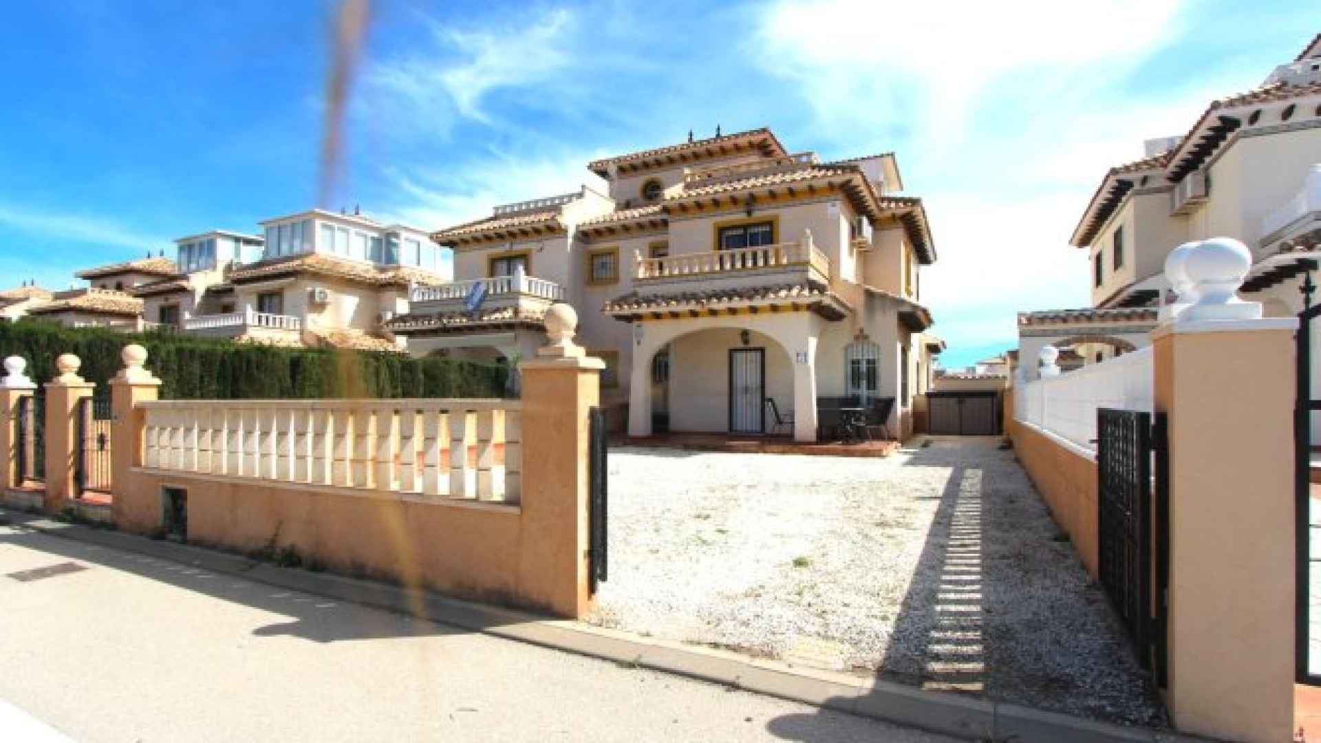 medium_5040_quad_villa_lomas_de_cabo_roig_110325115834_img_2311