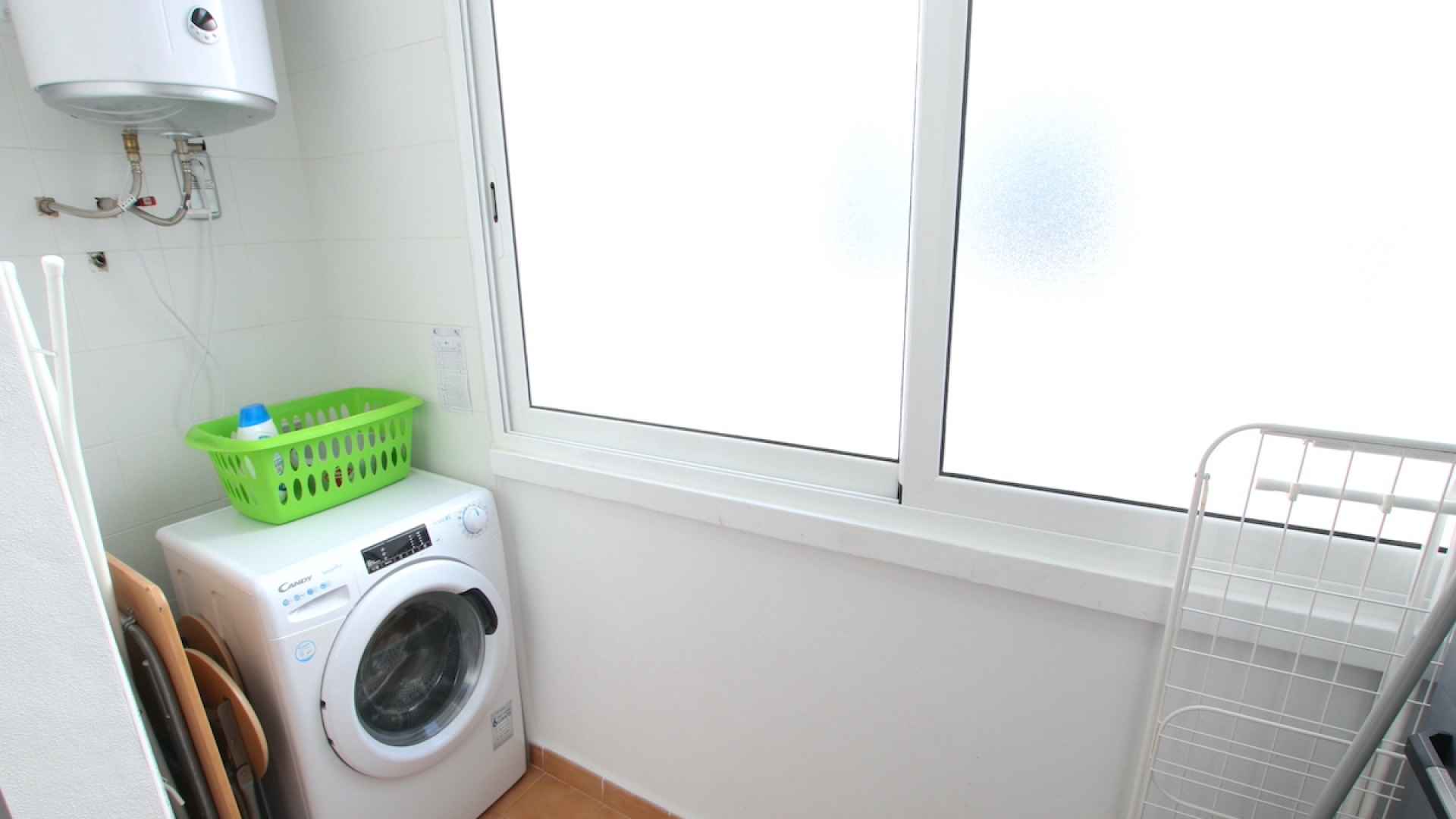 48906_roomy_2_bed_apartment_with_a_private_solarium___secure_parking_160425134333_img_1733