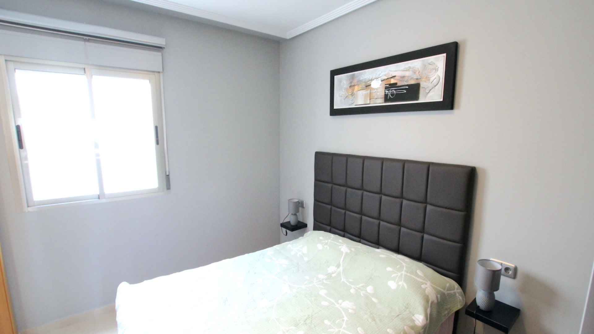 48906_roomy_2_bed_apartment_with_a_private_solarium___secure_parking_160425134335_img_1755