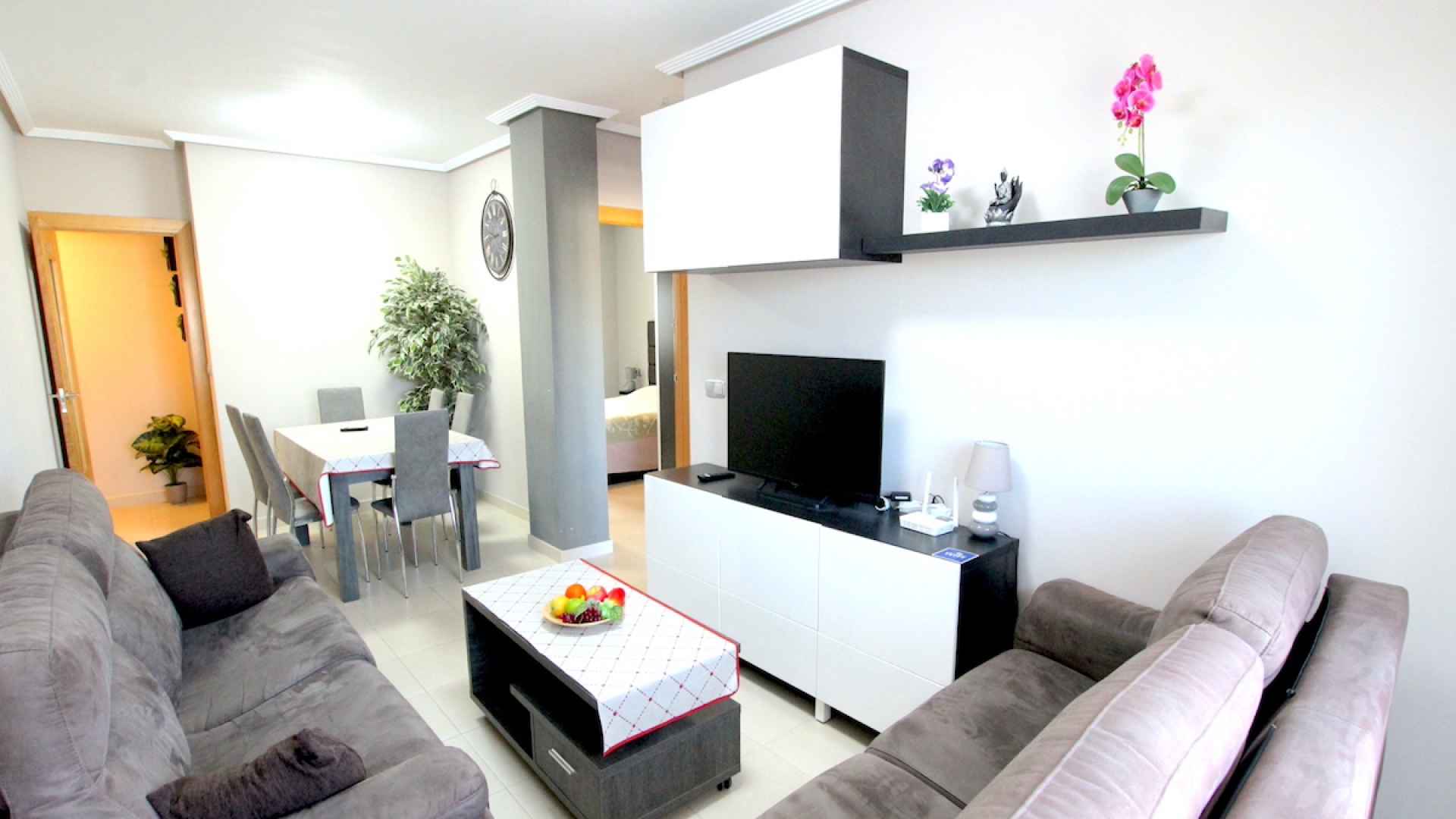 48906_roomy_2_bed_apartment_with_a_private_solarium___secure_parking_160425134338_img_1740