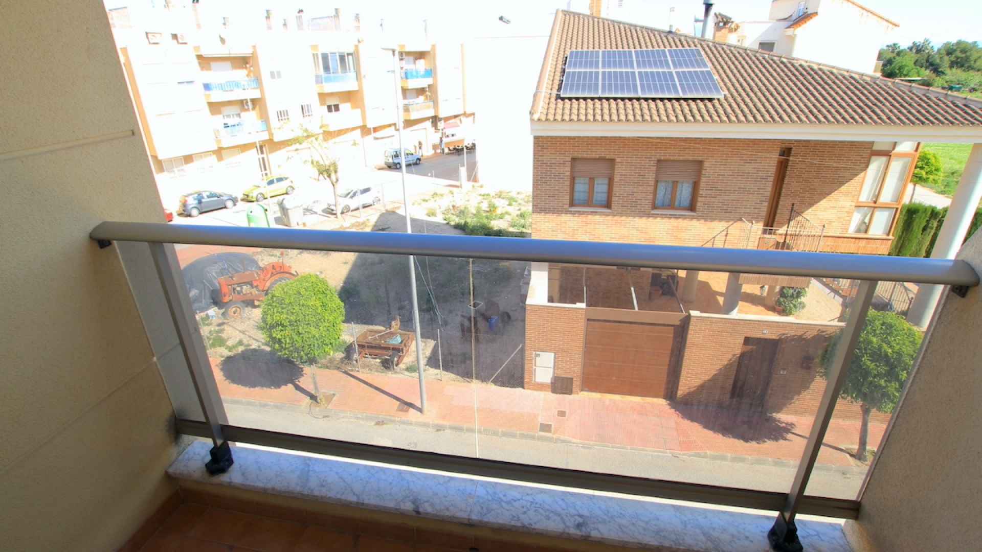 48906_roomy_2_bed_apartment_with_a_private_solarium___secure_parking_160425134339_img_1765