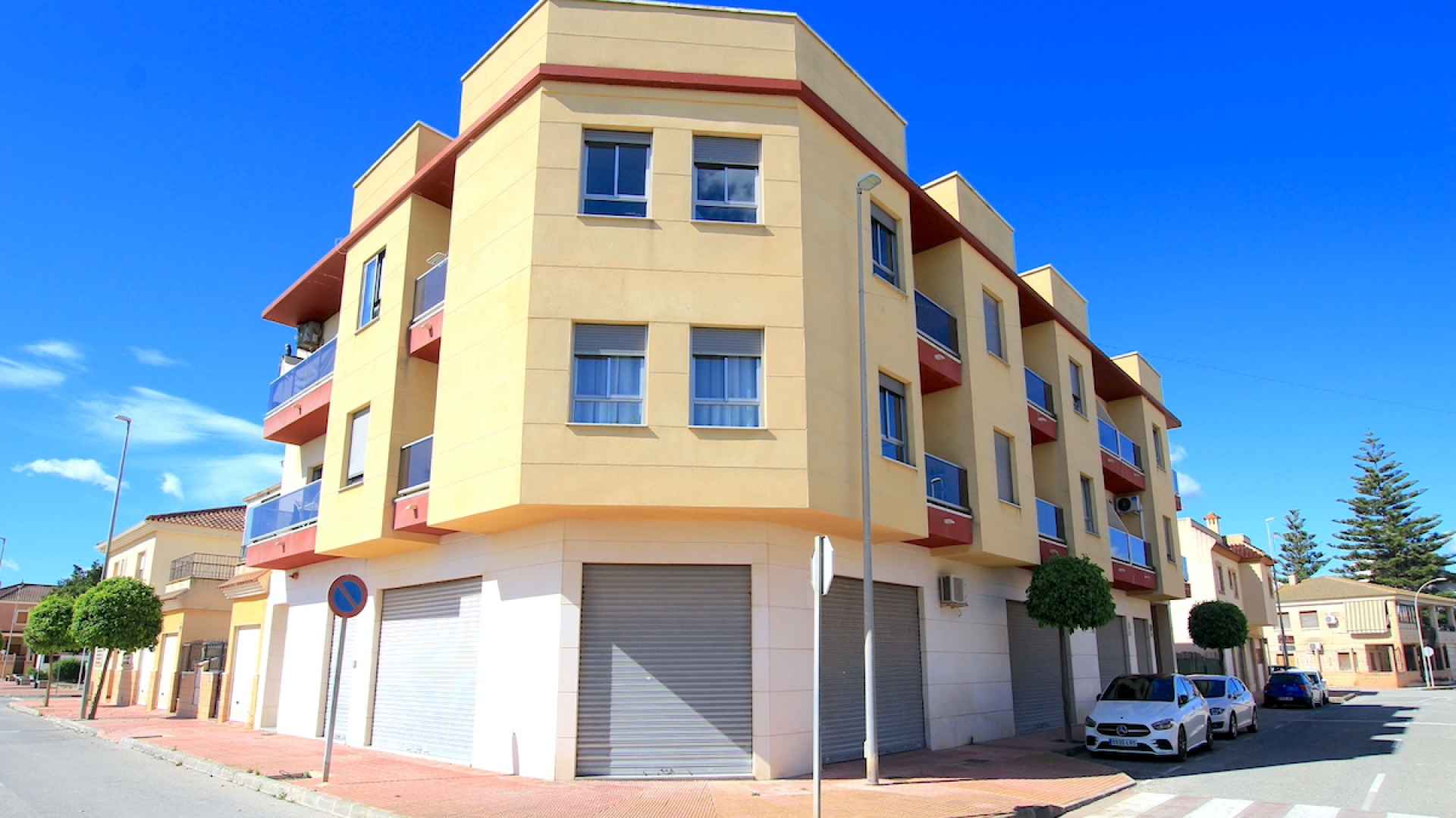 48906_roomy_2_bed_apartment_with_a_private_solarium___secure_parking_160425134340_img_1805