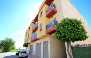48906_roomy_2_bed_apartment_with_a_private_solarium___secure_parking_160425134335_img_1811