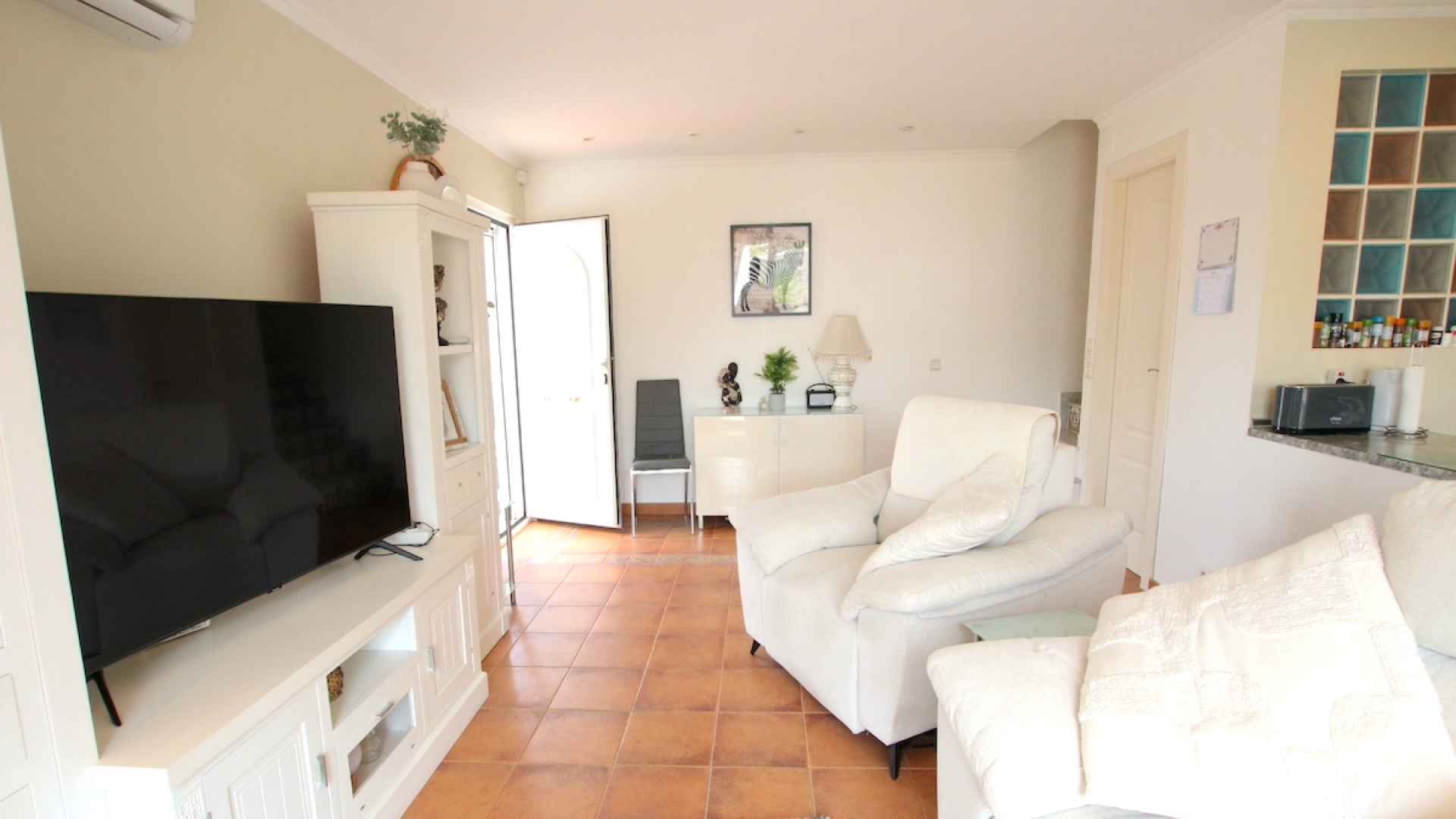 48927_charming_3_bedroom_townhouse_walking_distance_to_the_beach_260425114930_img_2187