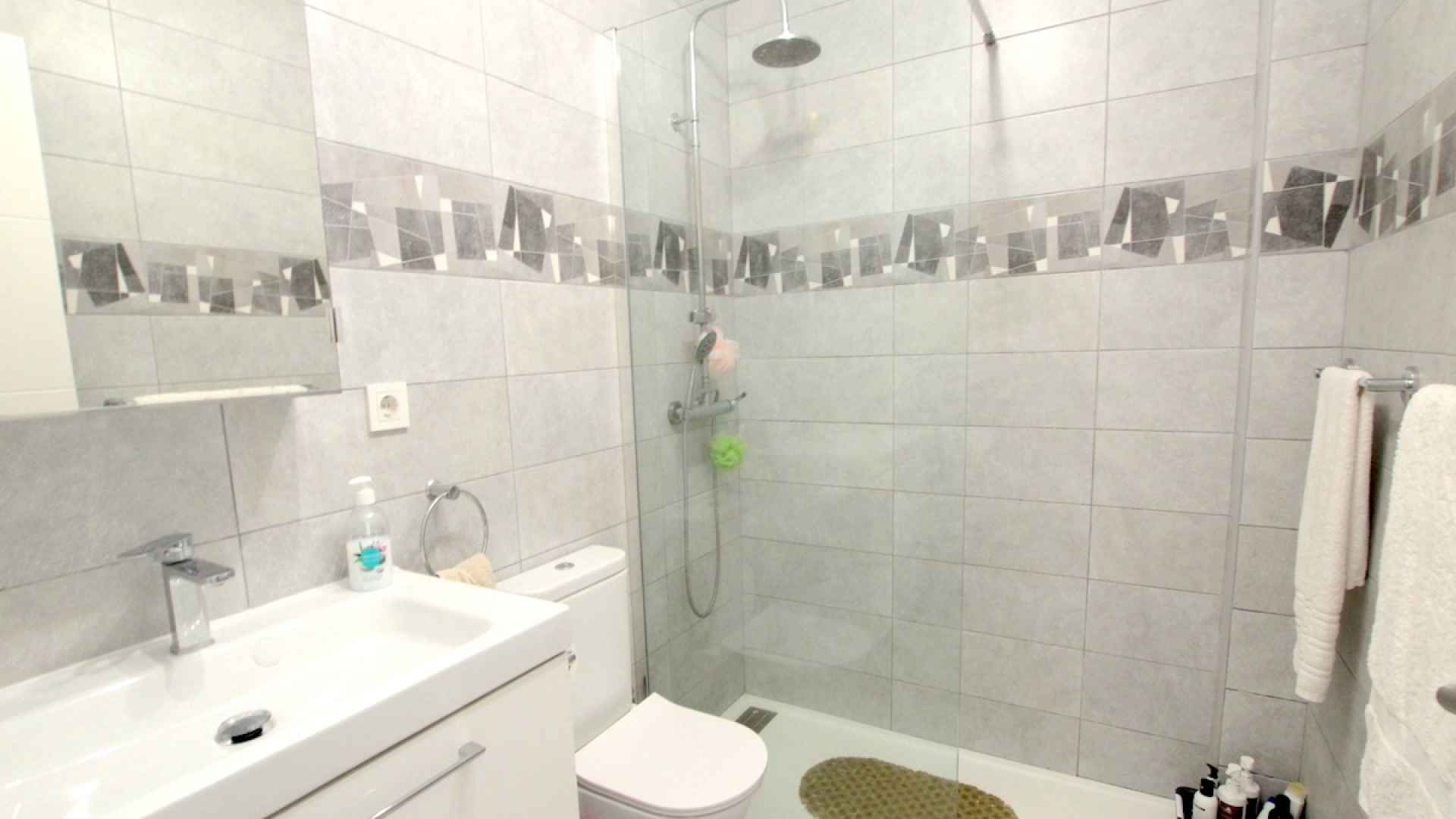 48927_charming_3_bedroom_townhouse_walking_distance_to_the_beach_260425114930_img_2203