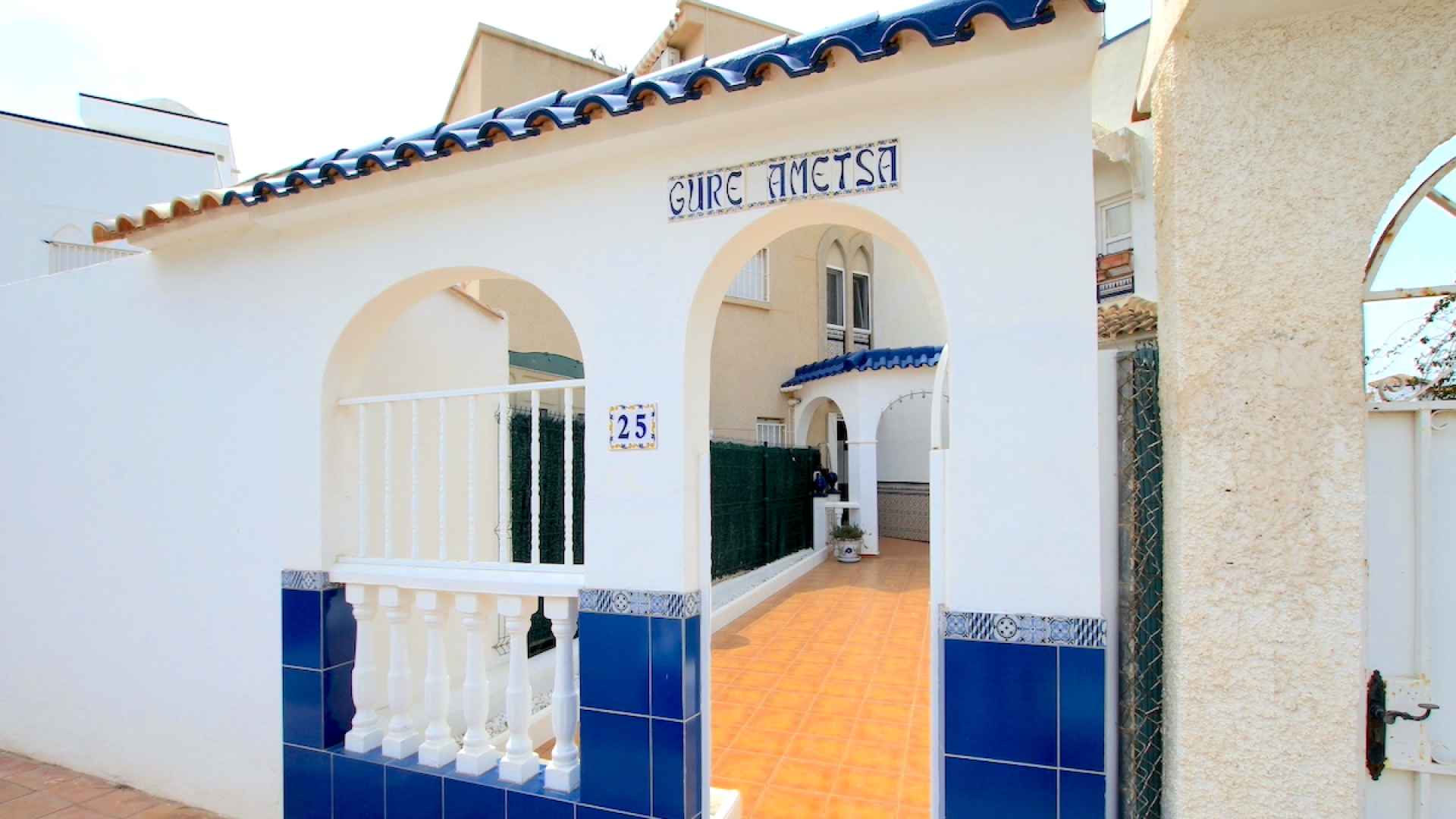 48927_charming_3_bedroom_townhouse_walking_distance_to_the_beach_260425114934_img_2137