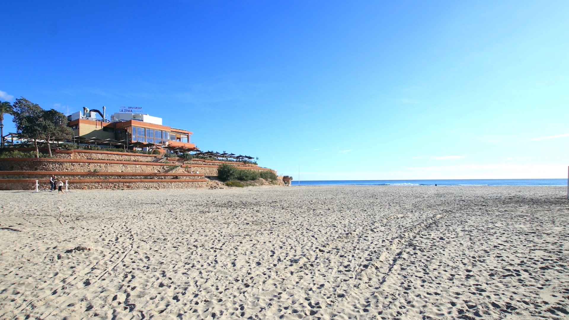 48927_charming_3_bedroom_townhouse_walking_distance_to_the_beach_260425115618_2