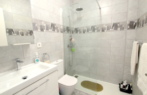 48927_charming_3_bedroom_townhouse_walking_distance_to_the_beach_260425114930_img_2203