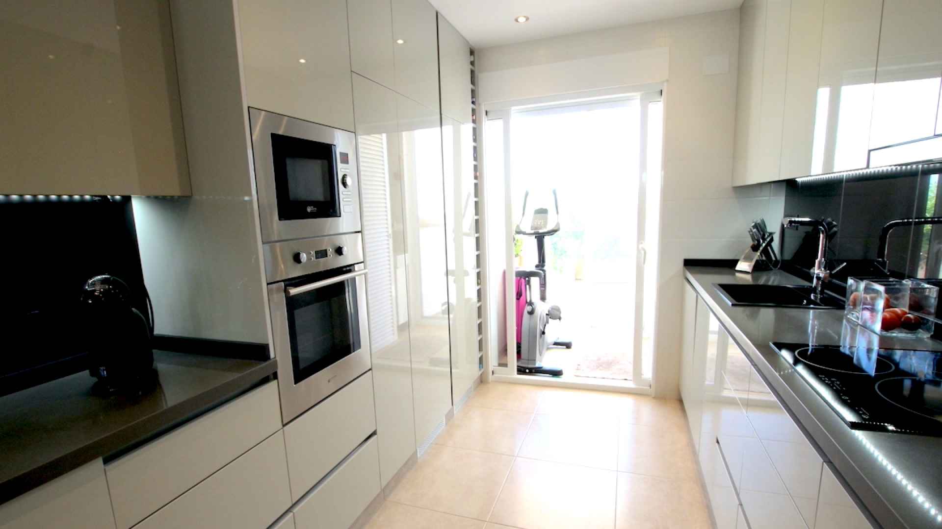 48926_stylish_and_contemporary_2_bed_2_bath_apartment_vista_azul_xxix_260425101459_img_2049