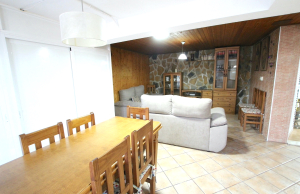 48901_spacious_and_exceptionally_well_presented_village_townhouse_110425112407_img_1196