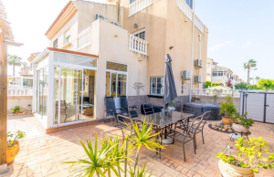 200-4009, Three Bedroom Quad Style End Townhouse In Torrevieja.