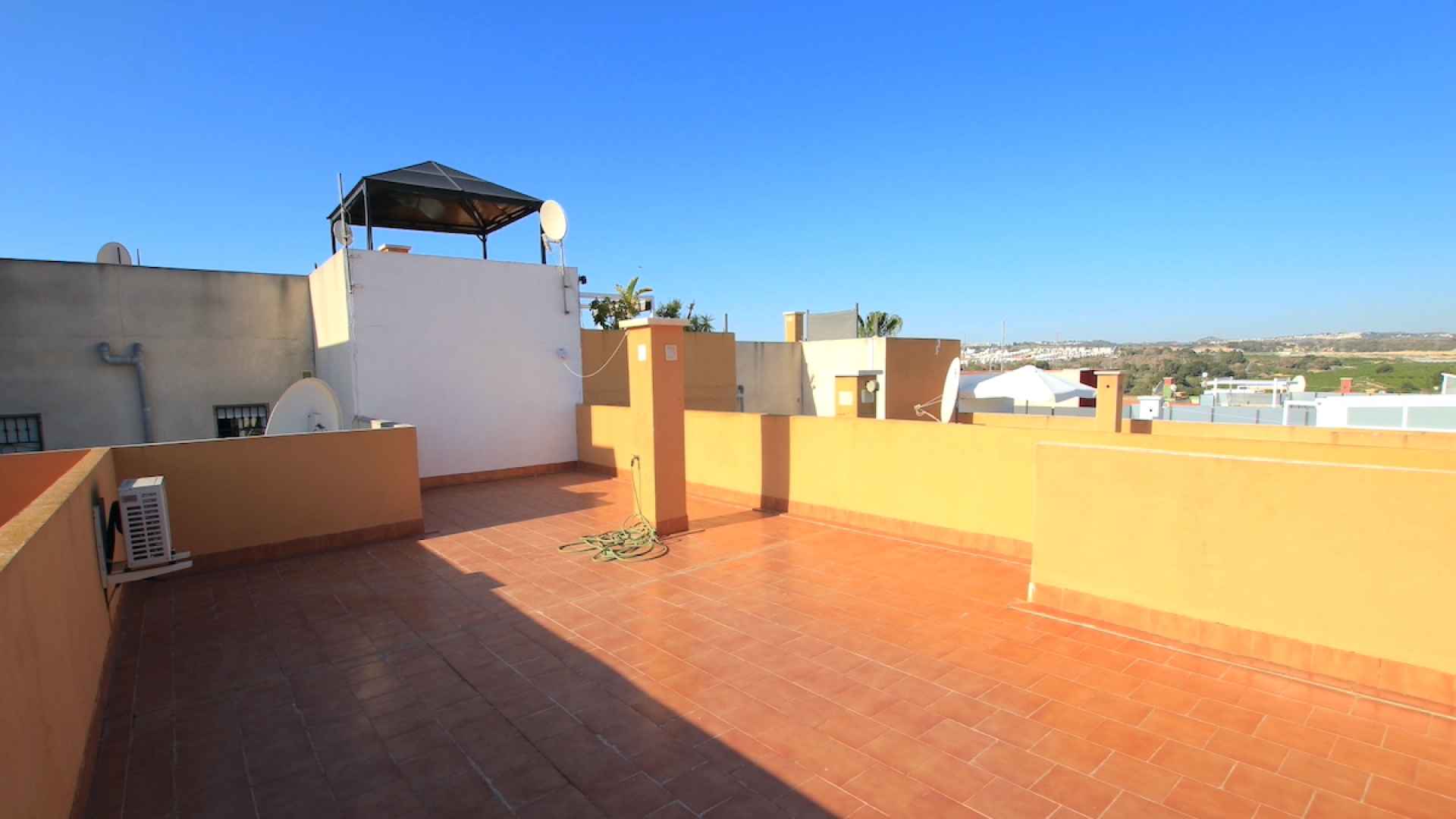 48895_charming_2_bed_top_floor_apartment_with_salt_lake_views_080425094923_img_1299