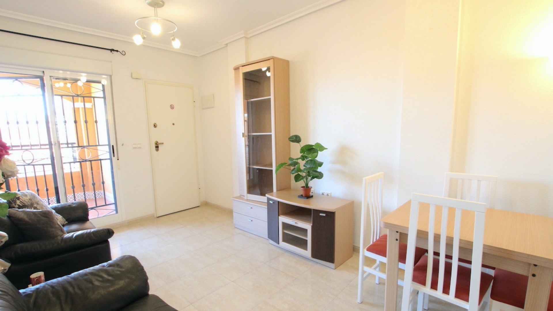 48895_charming_2_bed_top_floor_apartment_with_salt_lake_views_080425094925_img_1265