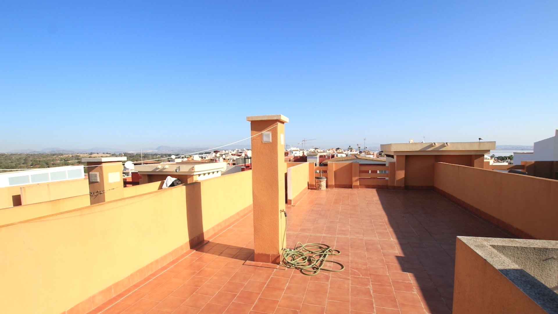 48895_charming_2_bed_top_floor_apartment_with_salt_lake_views_080425094927_img_1302