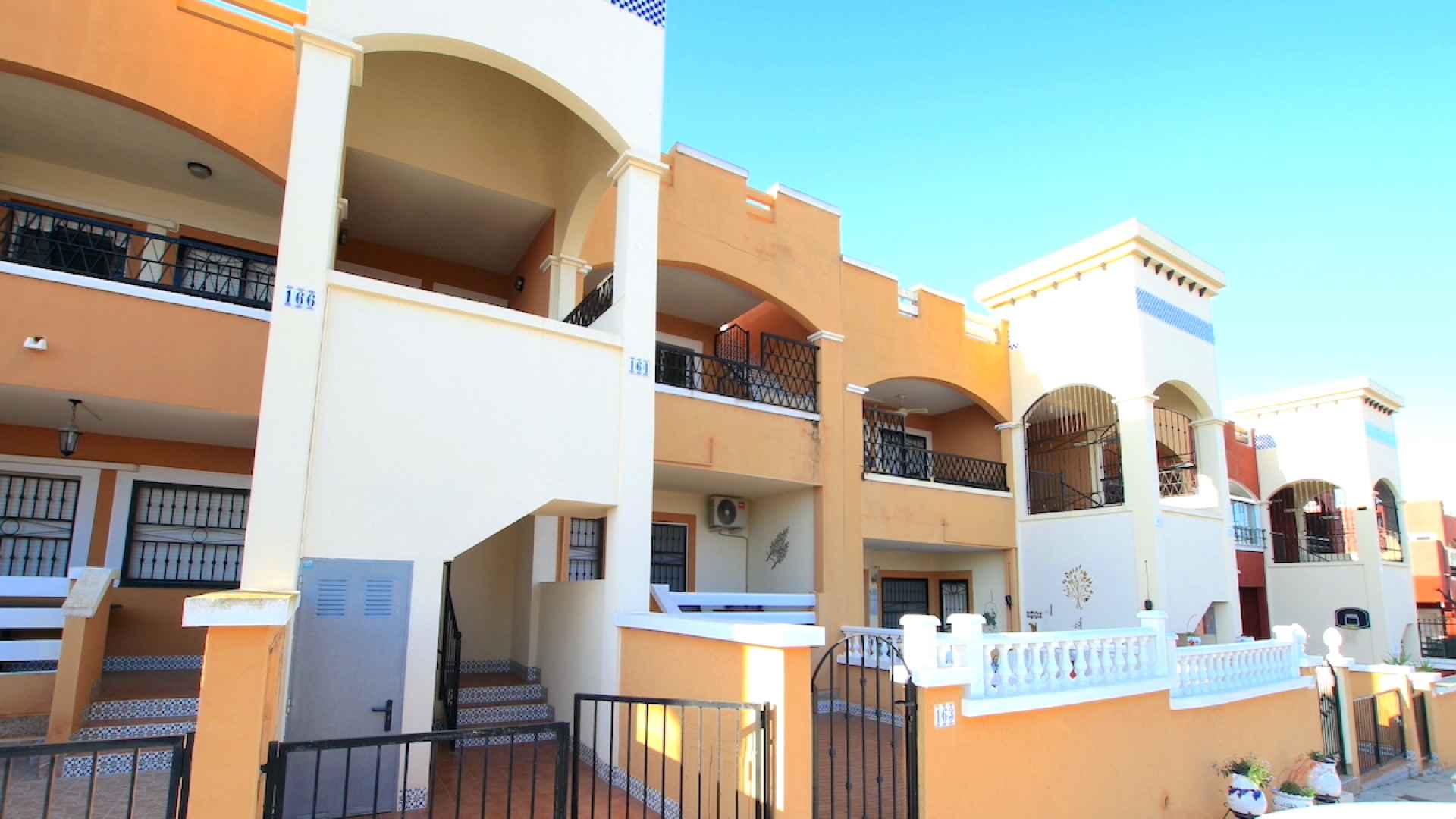 48895_charming_2_bed_top_floor_apartment_with_salt_lake_views_080425094928_img_1248