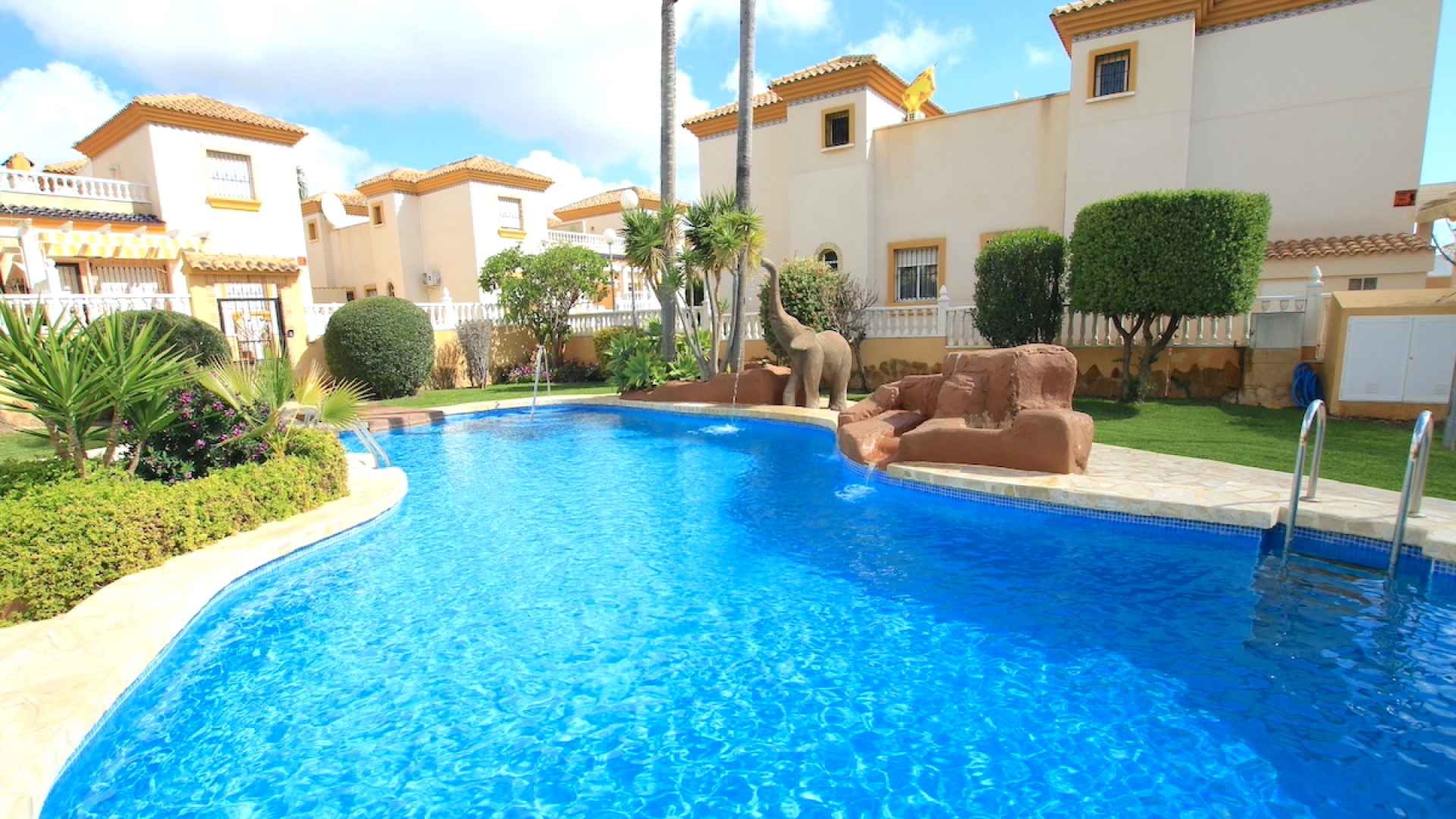 48945_stylish_3_bedroom_townhouse_in_residential_inspiracion_ii_(pau_8)_090525102955_2
