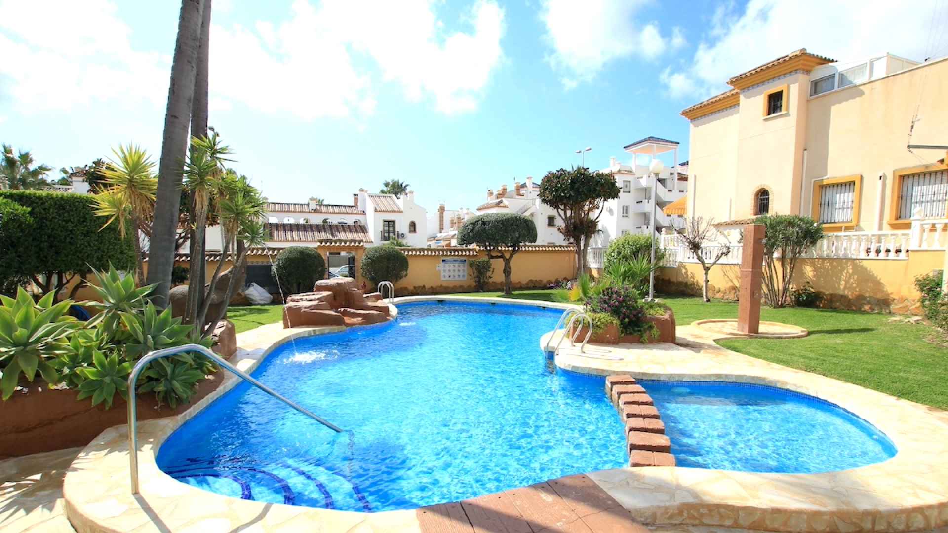 48945_stylish_3_bedroom_townhouse_in_residential_inspiracion_ii_(pau_8)_090525102955_3