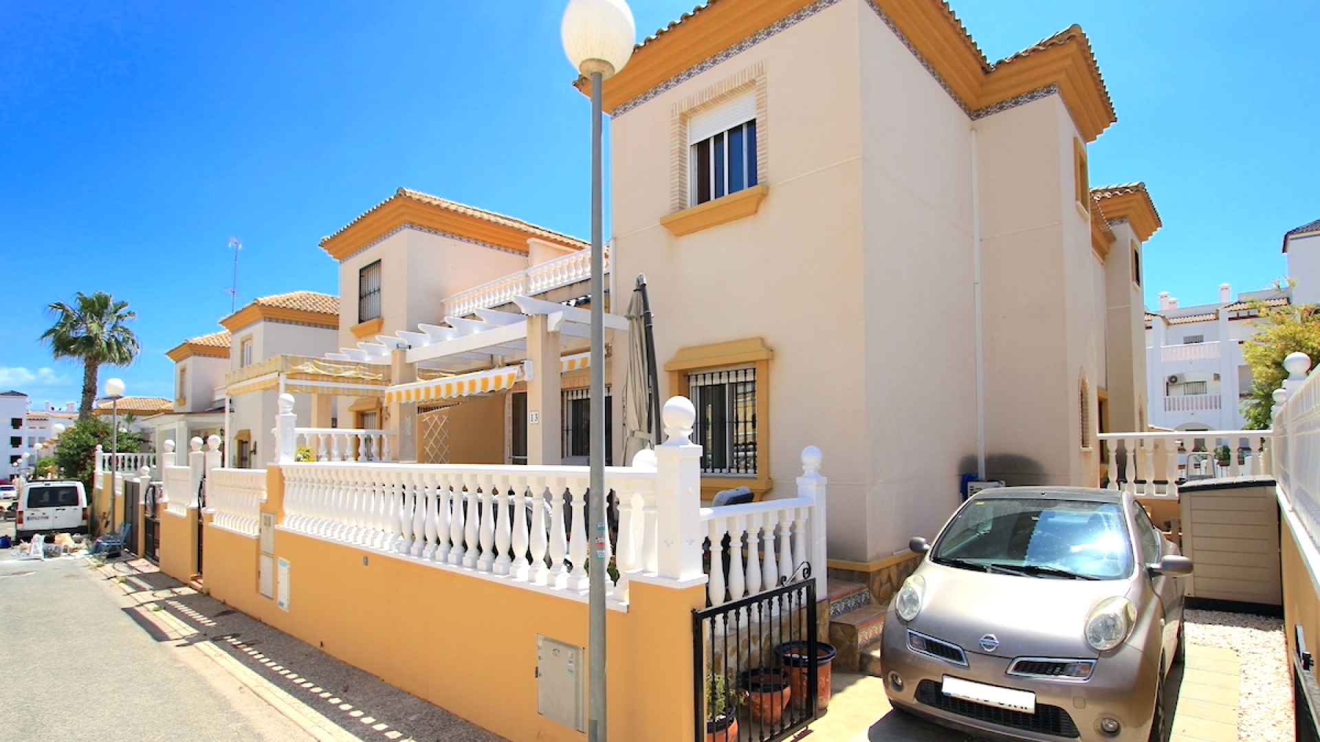 48945_stylish_3_bedroom_townhouse_in_residential_inspiracion_ii_(pau_8)_090525103027_img_2578