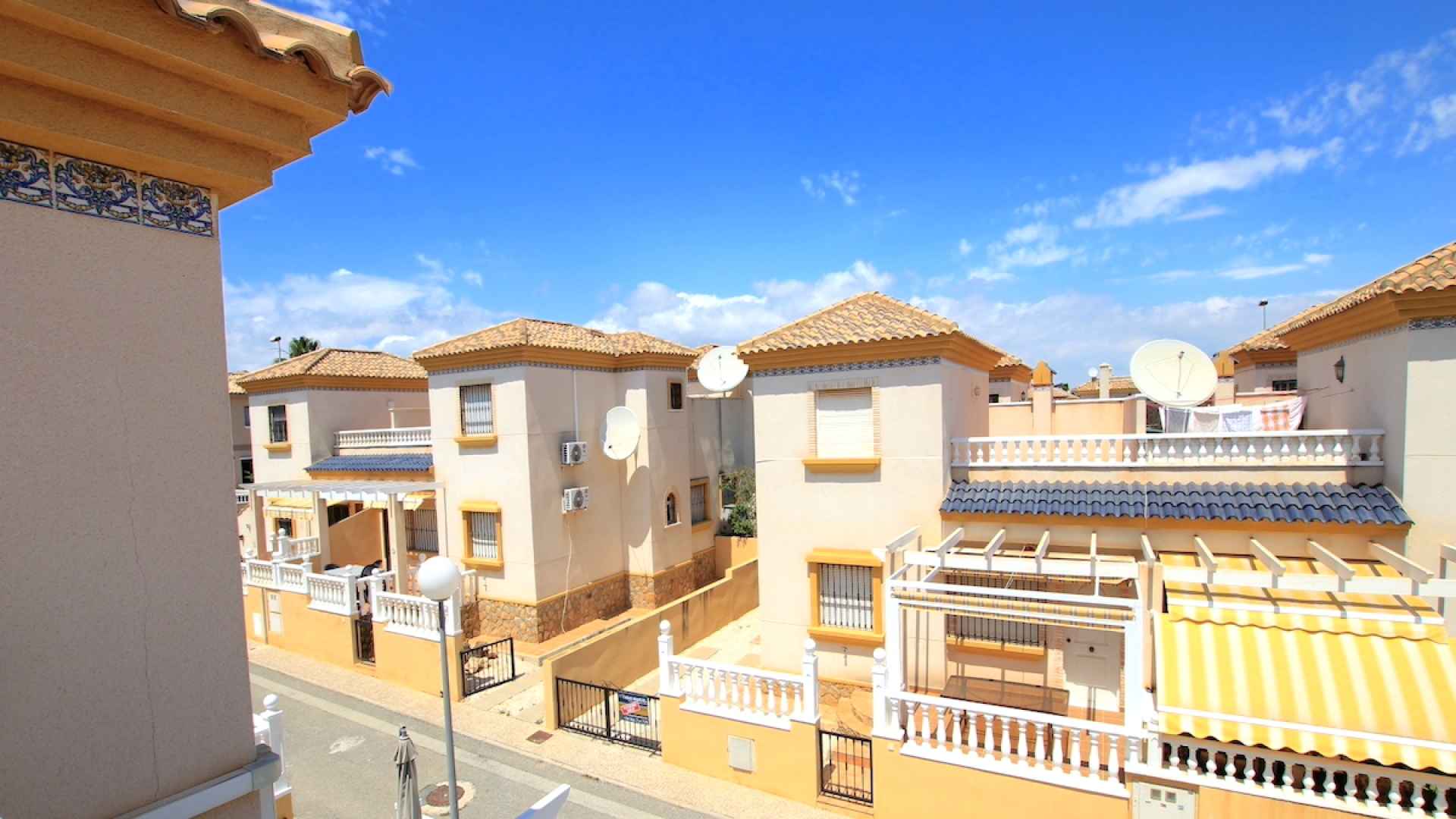 48945_stylish_3_bedroom_townhouse_in_residential_inspiracion_ii_(pau_8)_090525103028_img_2565